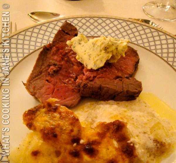 Fillet Of Roast Beef And Bernaise Sauce with Gratinee Potatoes ©