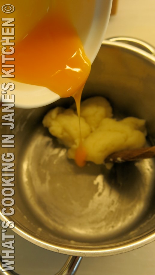 Profiterolles Au Chocolat