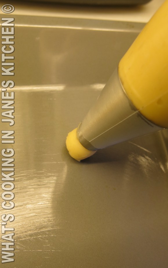 Profiterolles Au Chocolat