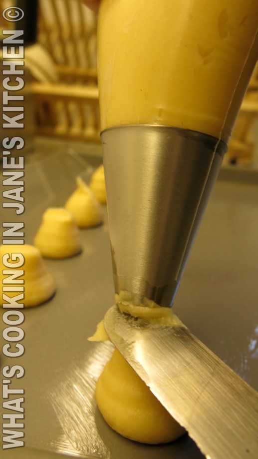 Profiterolles Au Chocolat