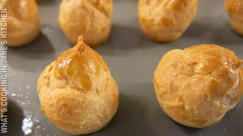 Profiterolles Au Chocolat