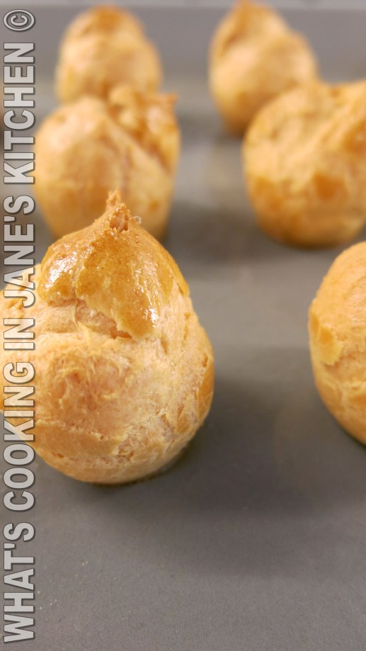 Profiterolles Au Chocolat