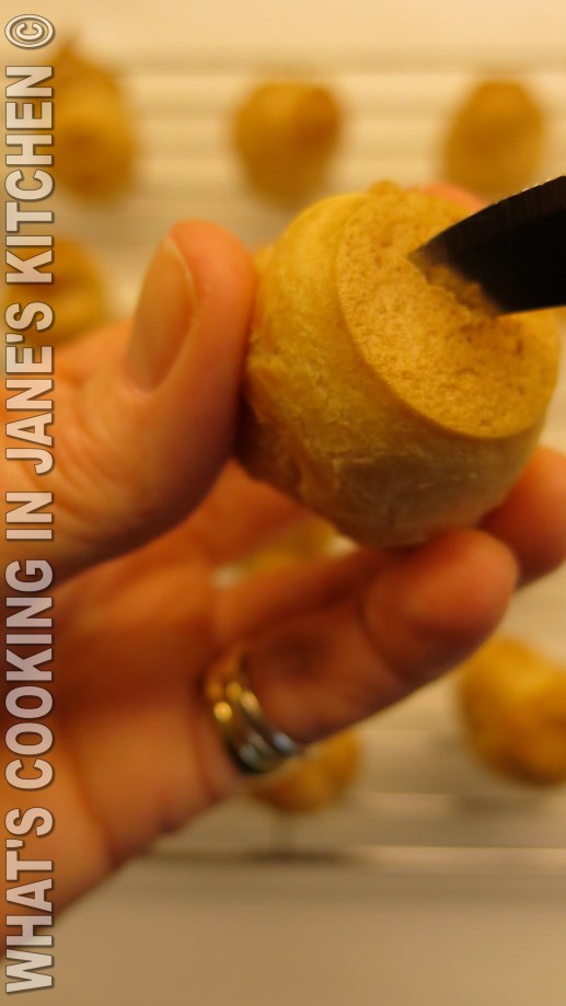 Profiterolles Au Chocolat