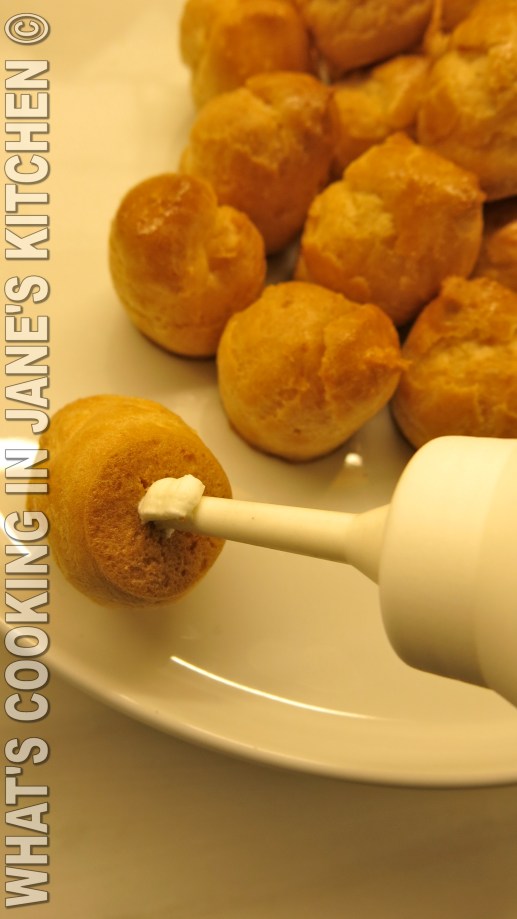 Profiterolles Au Chocolat