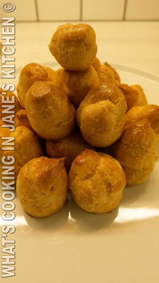 Profiterolles Au Chocolat