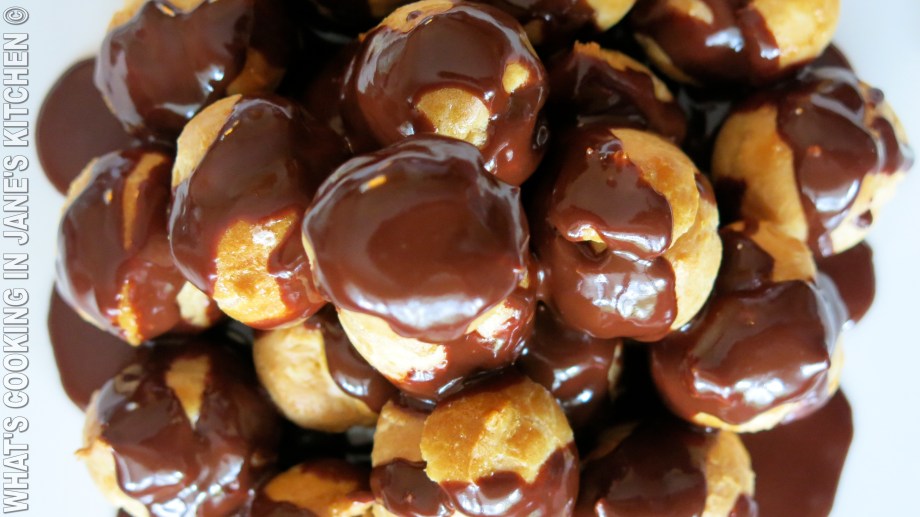 Profiterolles Au Chocolat