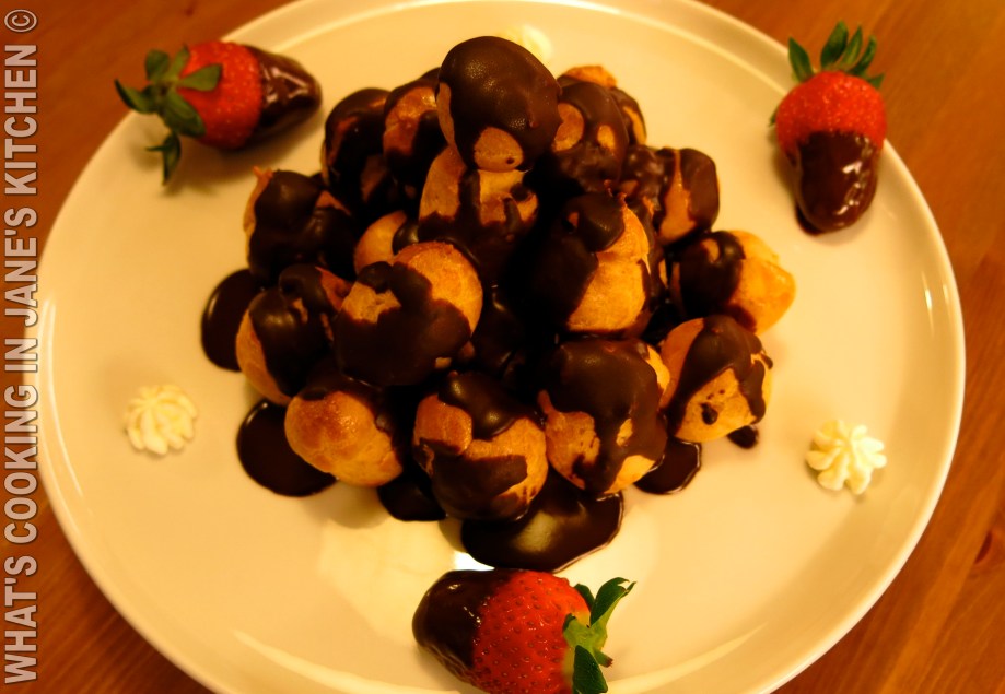 Profiterolles Au Chocolat