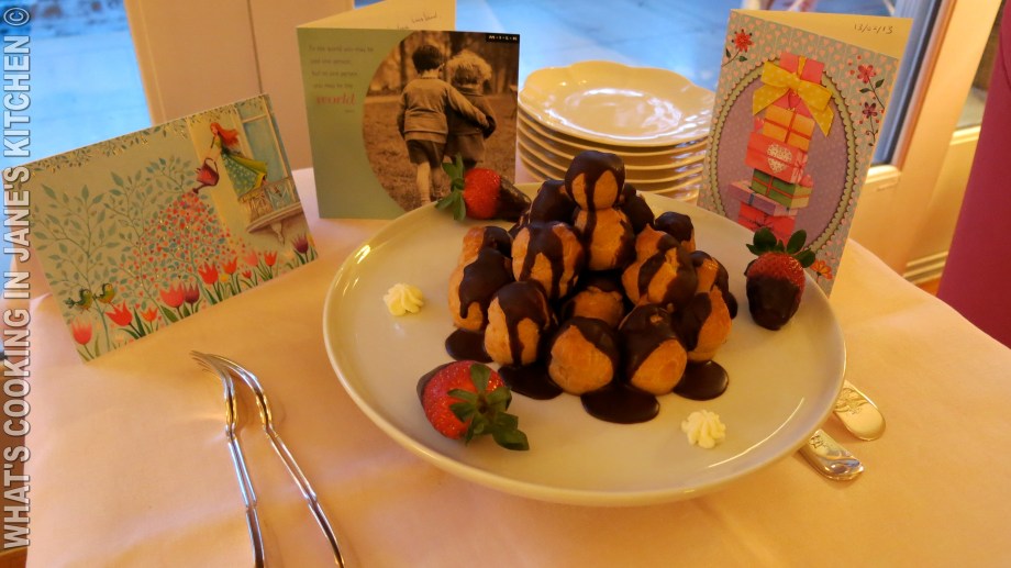 Profiterolles Au Chocolat