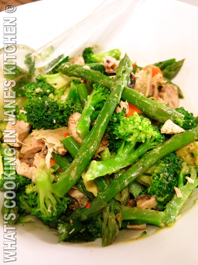 Avocado, Boccoli, Asparegus , Carrot and Chicken Salad ©