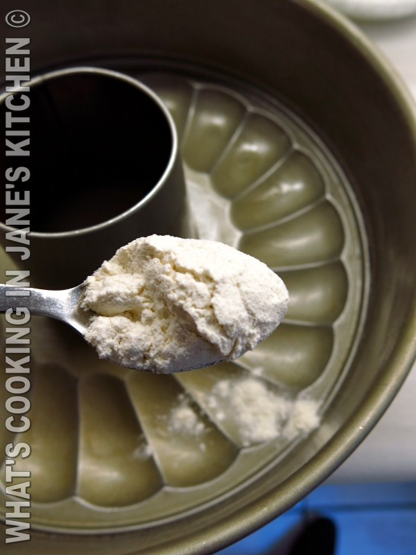 Greek Yogurt Cake ©