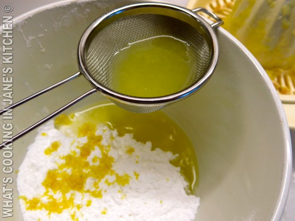 Greek Yogurt Cake ©