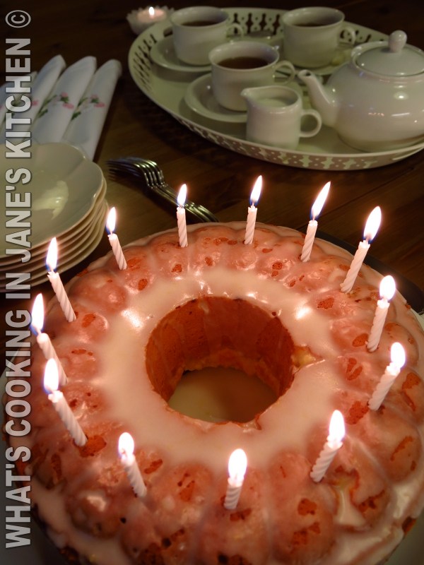 Greek Yogurt Cake ©