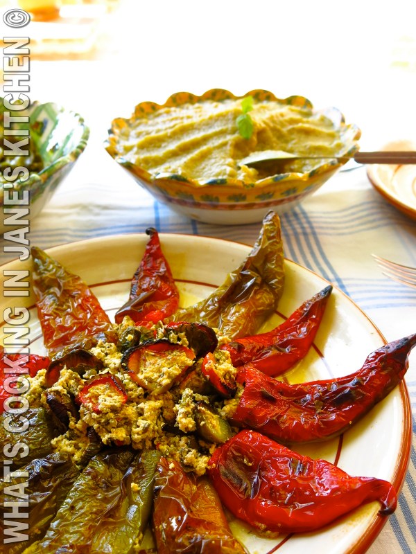 Stuffed Peppers With Cheese And Yogurt ©