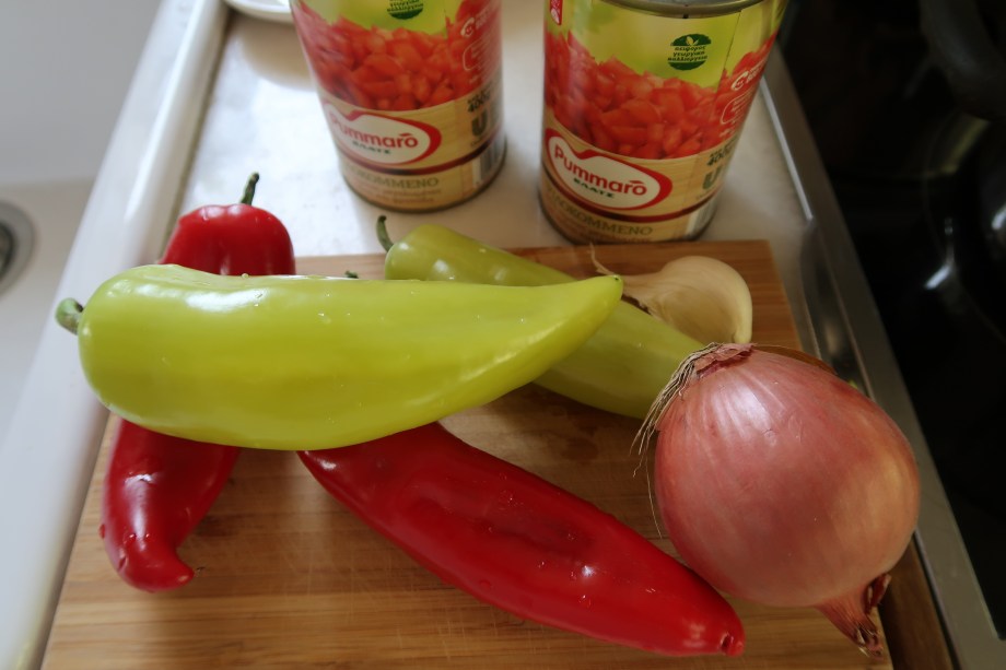 Turkish Baked Eggs Tomato And Pepper Sauce ©