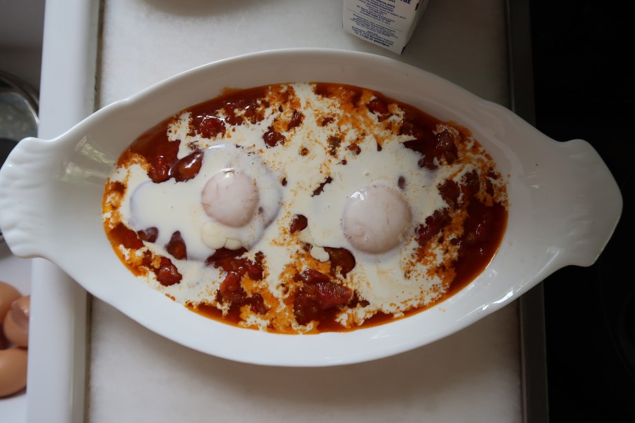 Turkish Baked Eggs Tomato And Pepper Sauce ©